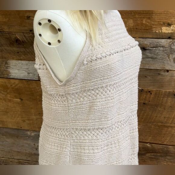 β¨βWHITE HOUSE BLACK MARKET β¨
Ecru Sleeveless Knit Halter Top
SZ M - Picture 8 of 10